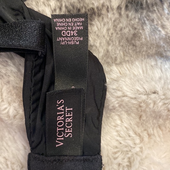 VS: limited edition crystal push up 34DD - Picture 7 of 7